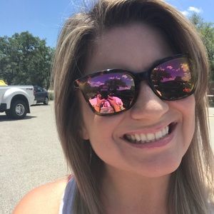 Meet your Posher, Ada